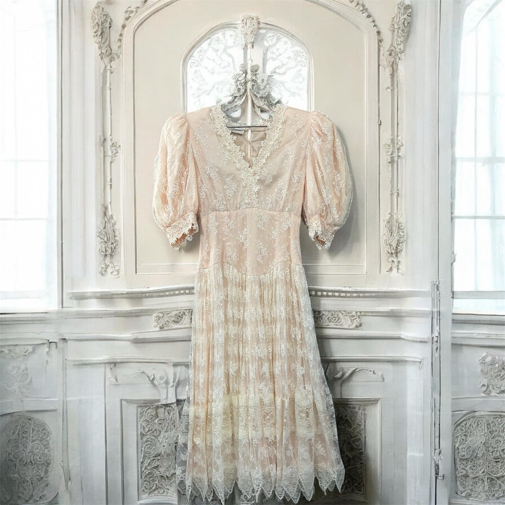 Vtg Jessica McClintock Romantic Victorian Floral Lace Dress Peach Cream one size